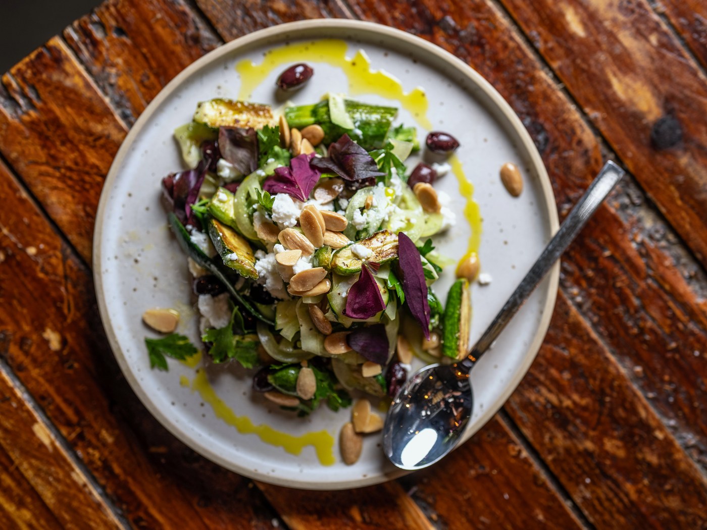 Seasonal salad with almonds and olive oil